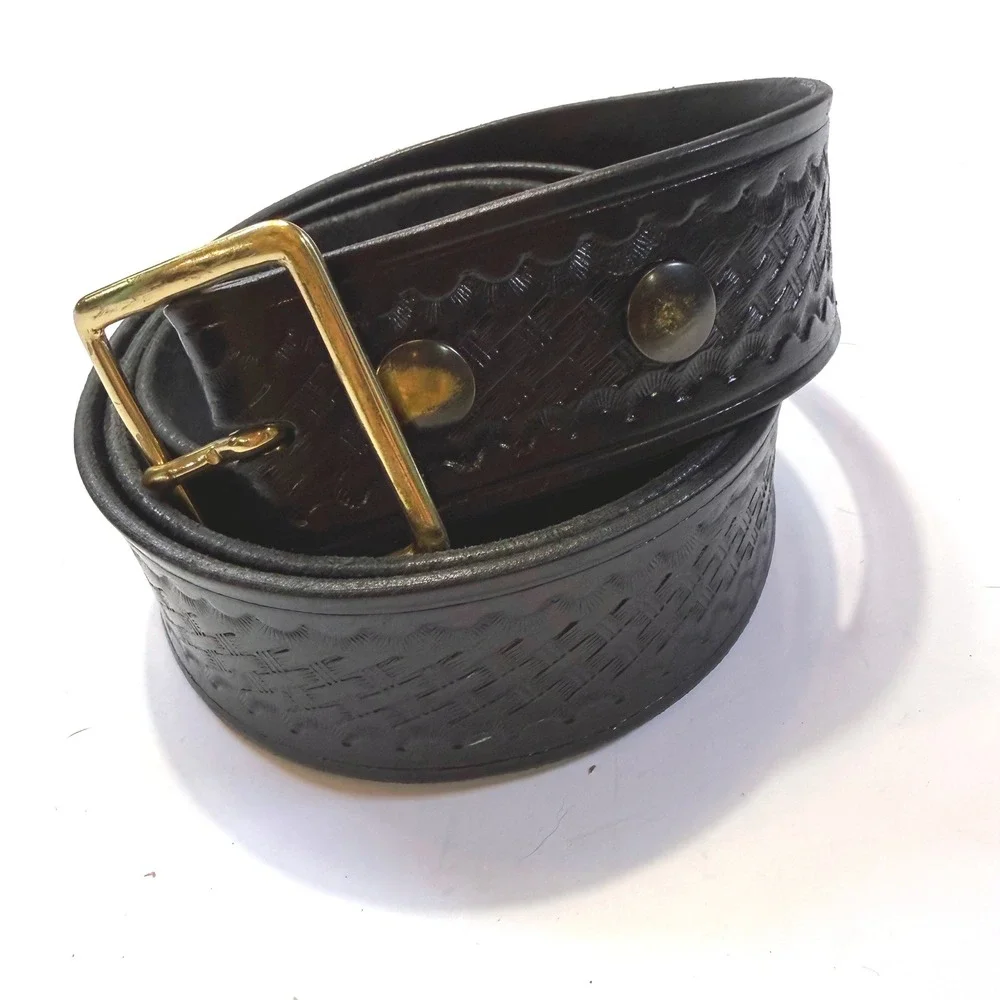 Black Basketweave Embossed Leather Belt Solid Brass Buckle Snap Closure 1.75in